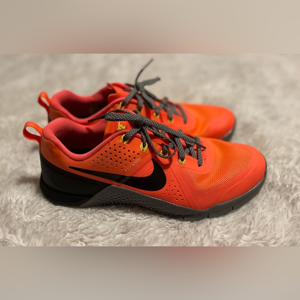 Womens  Nike Metcon 1 Flywire Neon Orange Cross Training 813101-300 Sz 10
